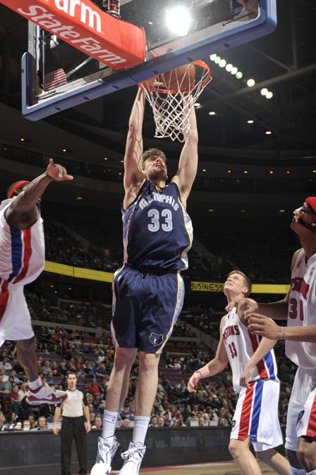 攻防两端贡 攻防两端贡